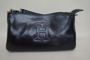 ヒロフ/HIROFU　バッグの色あせすり傷を、修復後に染め直し修理で綺麗にする事例です。
