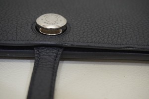福岡県太宰府市より、【エルメス　ドゴン　HERMES Dogon Long】財布のコバ部分のさけを、修復した事例です。